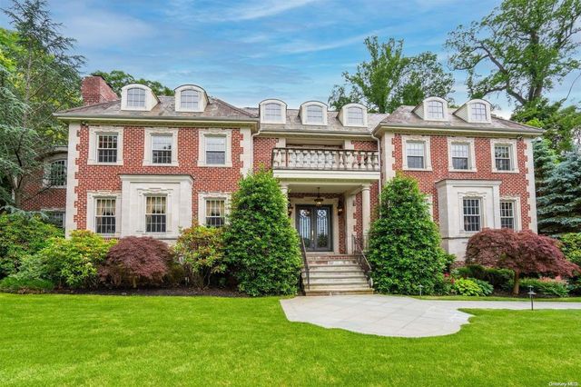 88 Walter Lane, Manhasset