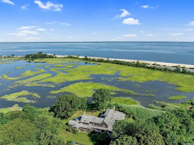 16 Watersedge Court, Locust Valley