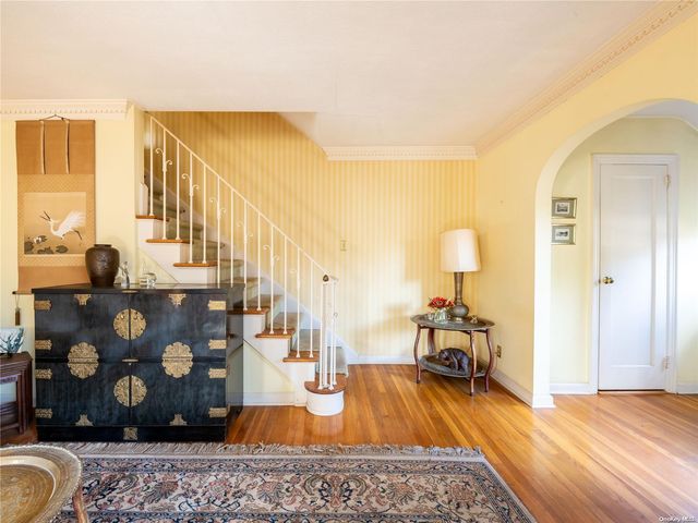 28 Homewood Drive, Manhasset