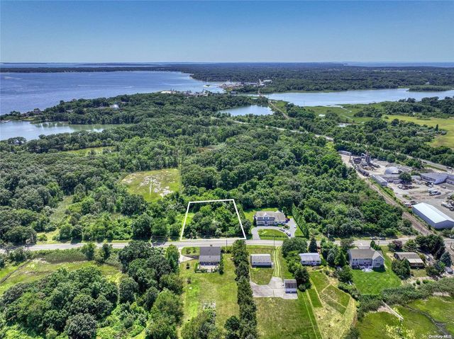 880 Kerwin Boulevard, Greenport