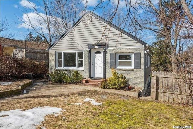 32 Grove Street, Glenwood Landing
