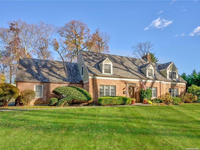 4 Beechwood Drive, Glen Head