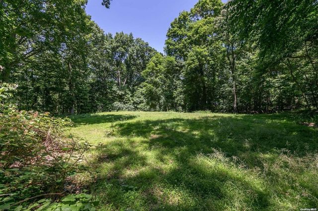 5 Hawks Nest, Nissequogue
