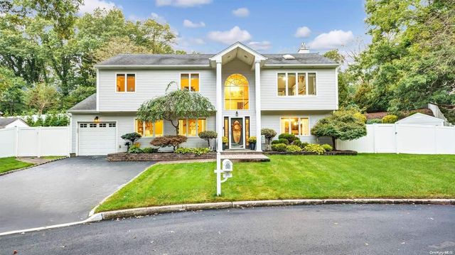 16 Mayfair Court, Nesconset