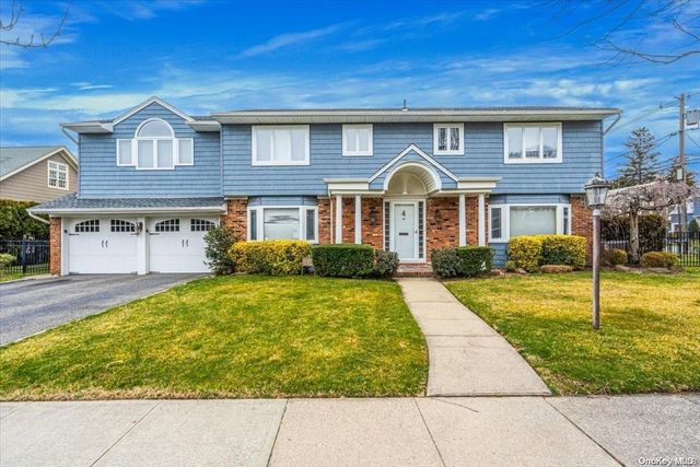 4 Midfarm Road, Rockville Centre