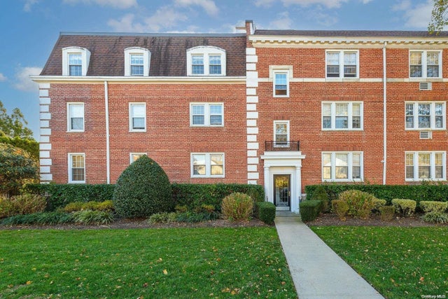 36 Hamilton Place # J, Garden City