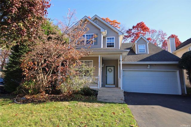 420 Mystic Way, Bay Shore