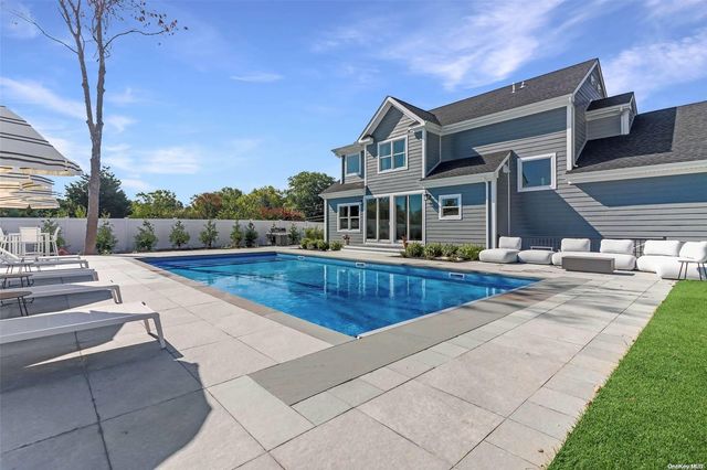950 Tasker Lane, Greenport