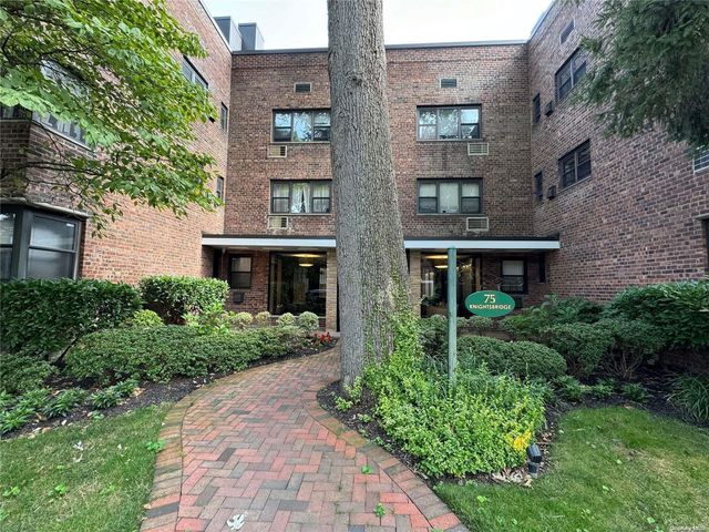 75 Knightsbridge Road # 3a, Great Neck