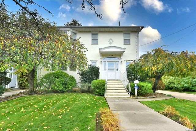 222 Hollywood Avenue, Douglaston