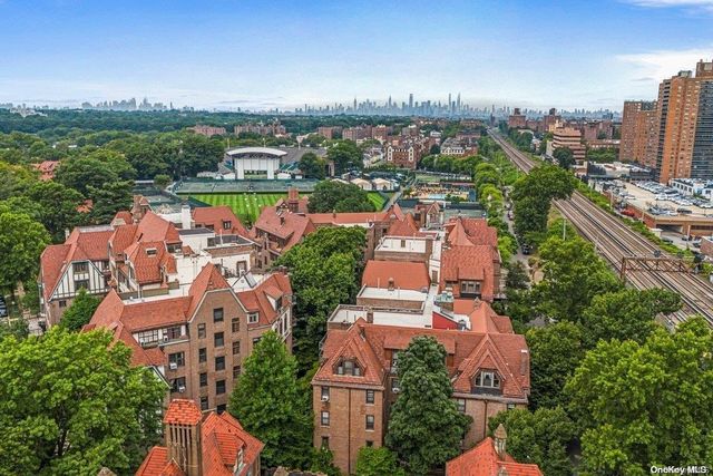 4 Dartmouth # 31, Forest Hills