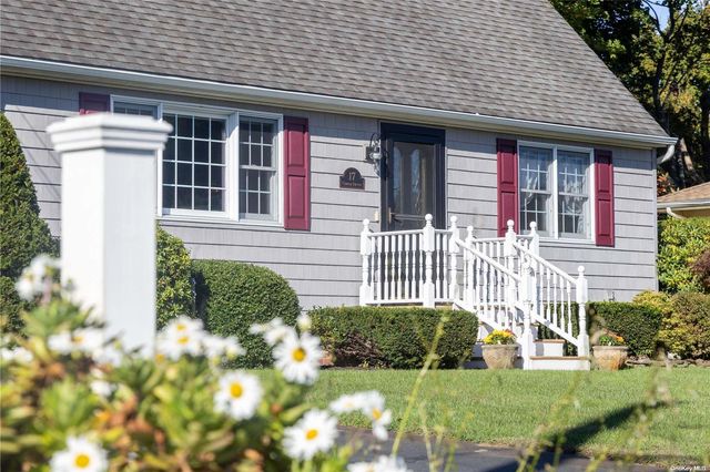 17 Circle Drive, Jamesport