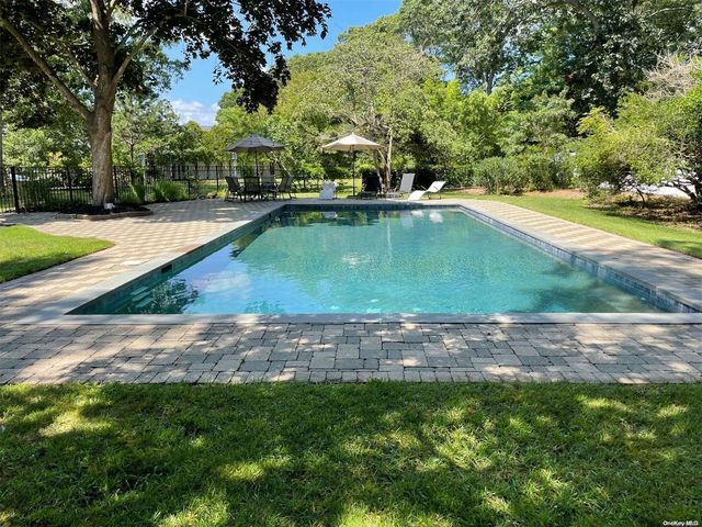 8 Coolidge Lane, East Quogue