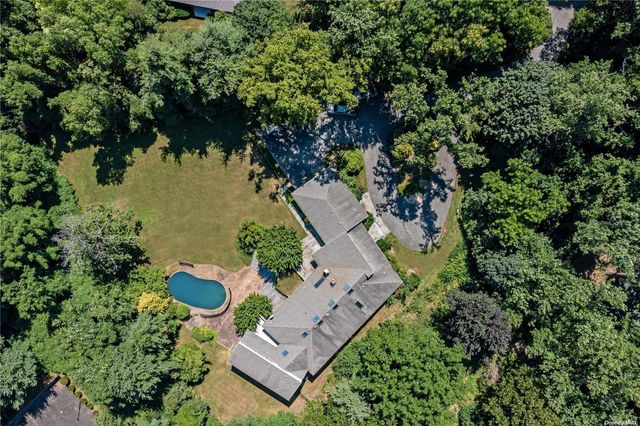 14 Sloanes Court, Sands Point