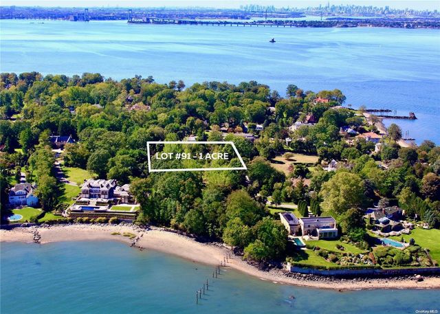 93 Gatsby Lane, Great Neck