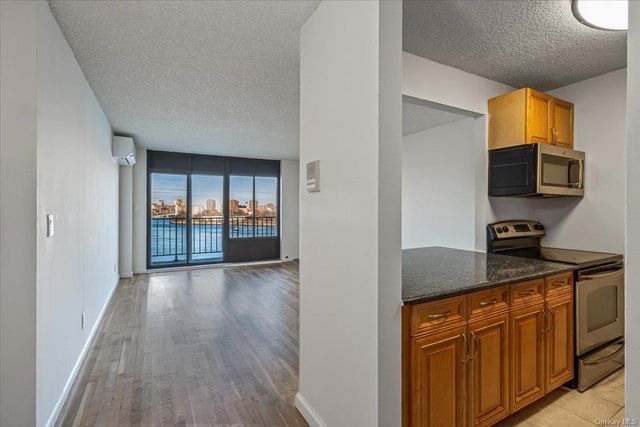 25-40 Shore Boulevard # 14r, Astoria