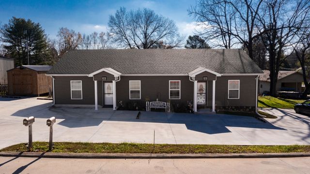 202 Elliott Way, Decherd