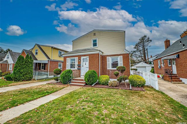 529 Liberty Avenue, Williston Park