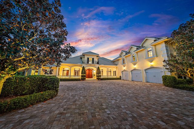 18246 Se Village Cir, Jupiter