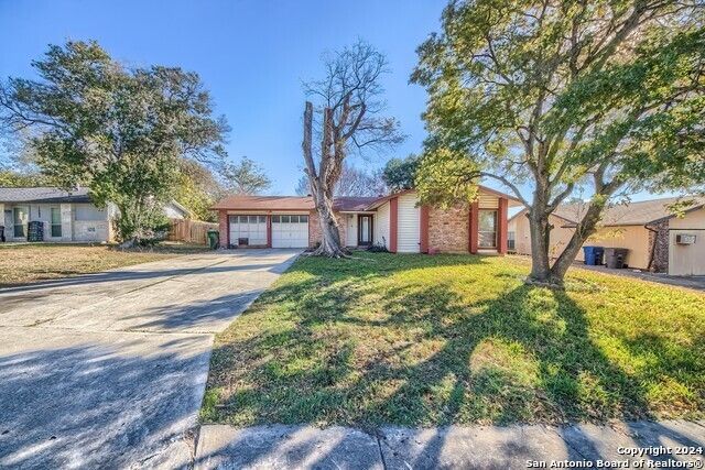 1066 Honeytree St, San Antonio