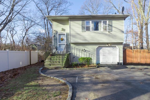 54 Prospect Avenue, Smithtown