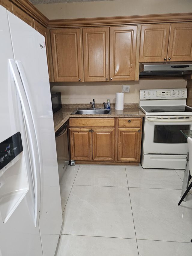 5950 Del Lago Circle #308, Sunrise