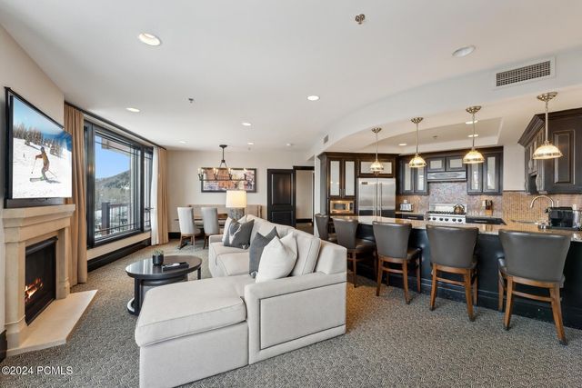 2100 Frostwood Boulevard 4158, Park City