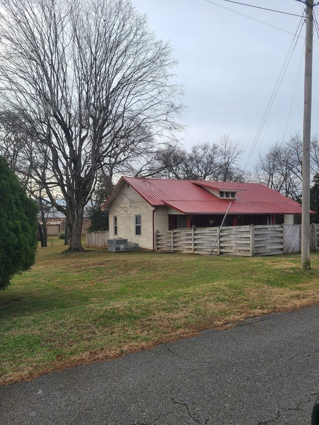 896 Railroad Ave, Shelbyville
