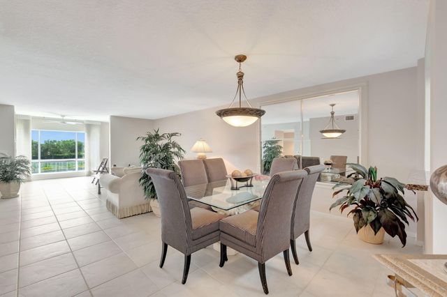 5810 Crystal Shores Dr #402, Boynton Beach