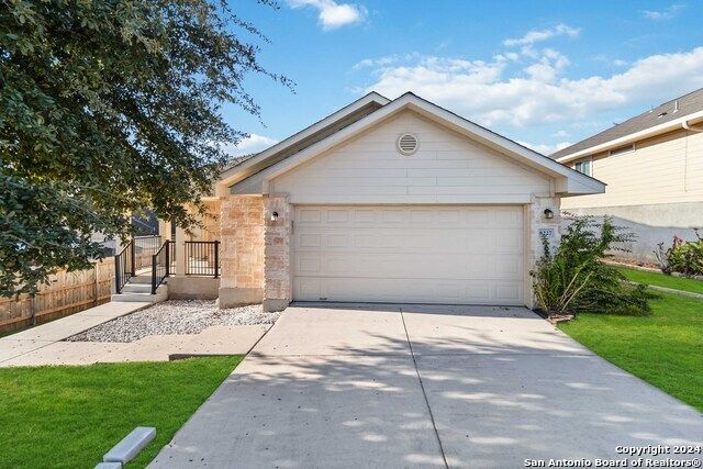 8227 Pioneer Oak, Converse