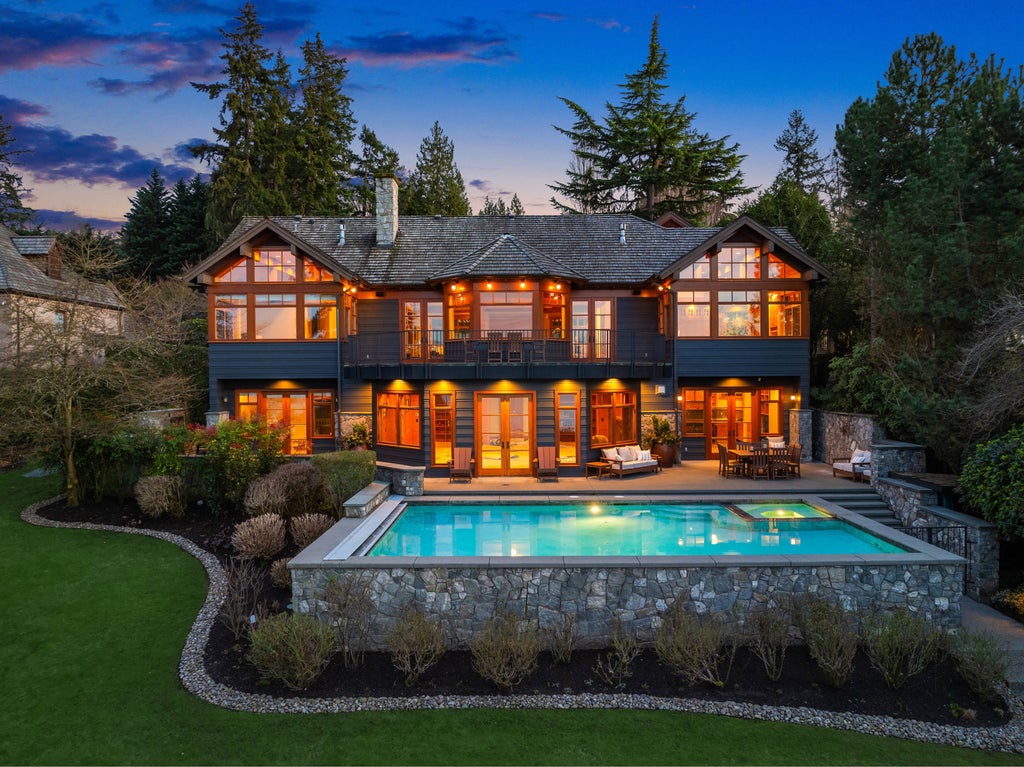 7010 N Mercer Way, Mercer Island