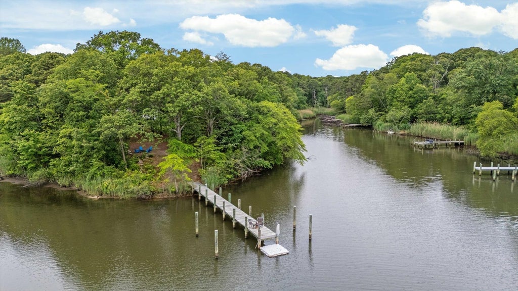 361 N Shore Rd, Pasadena