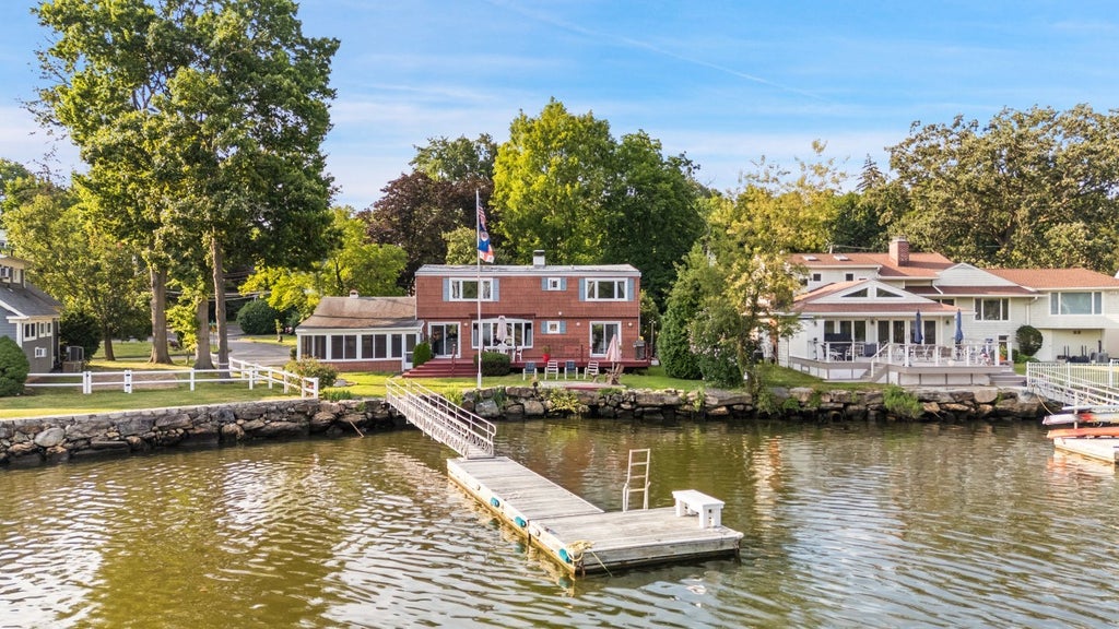 615 Guion Dr, Mamaroneck