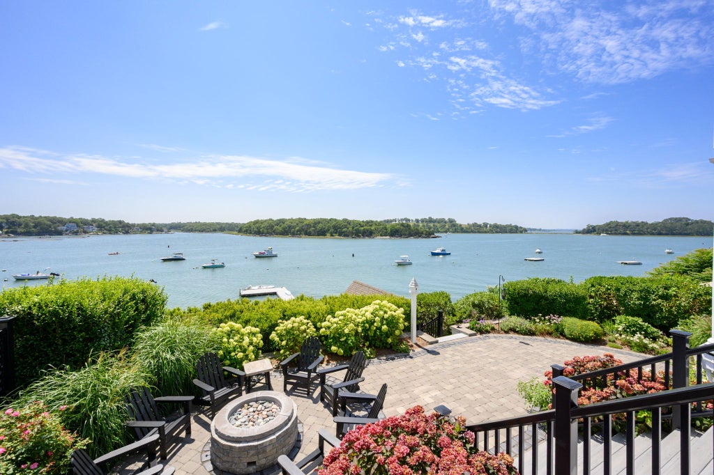 67 Hampton Cir, Hull