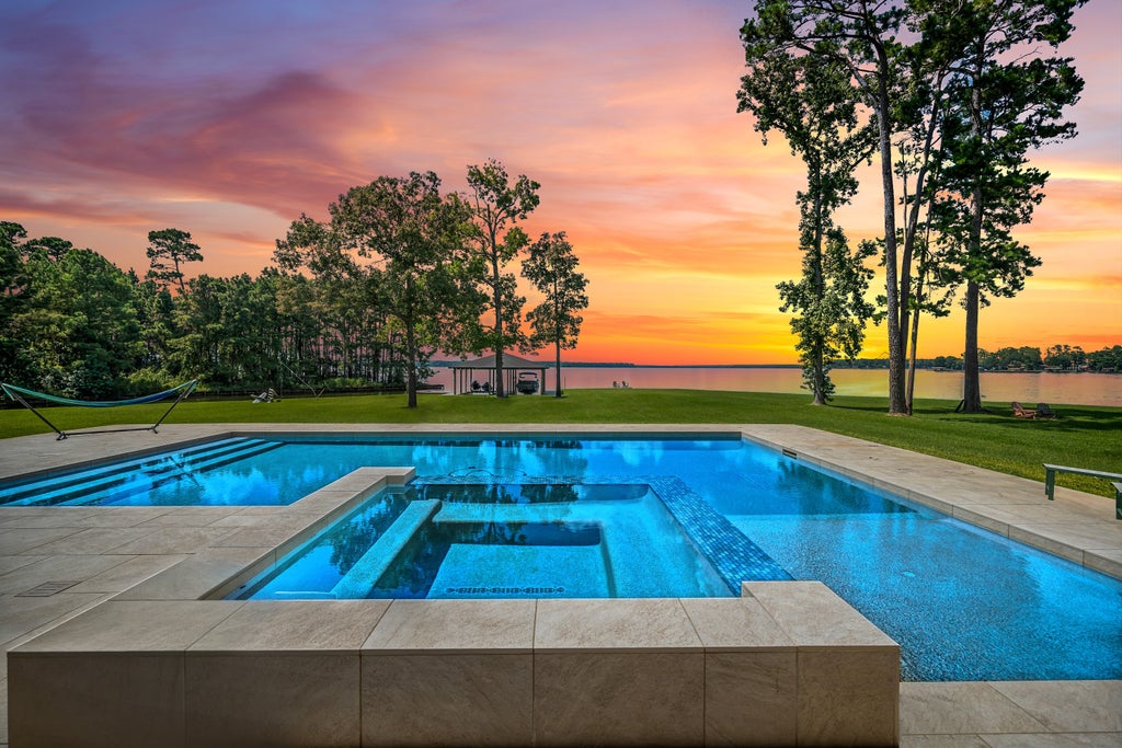 13924 Longwood Dr, Willis