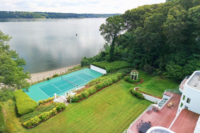 26 Tennis Court Rd, Cove Neck