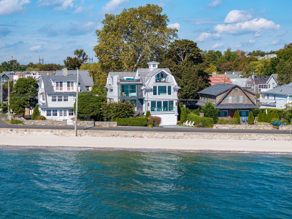 27 Soundview Dr, Westport