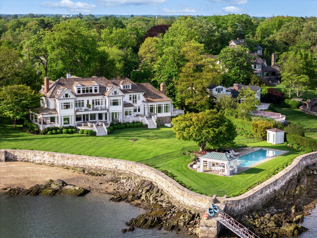 217 Hommocks Rd, Larchmont