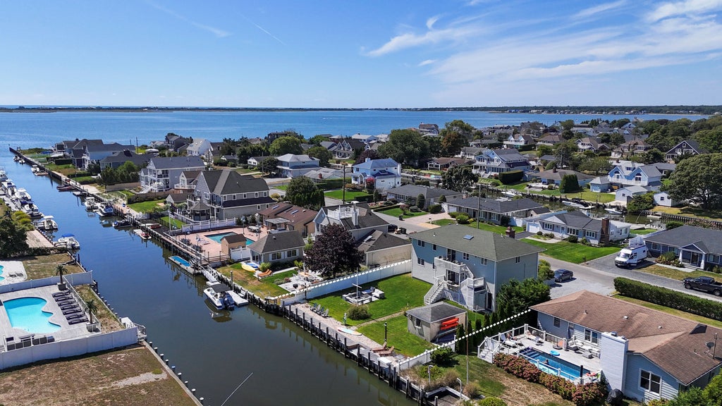 15 Marlin Rd, East Quogue