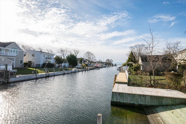 68 Stuart Ave, Amityville