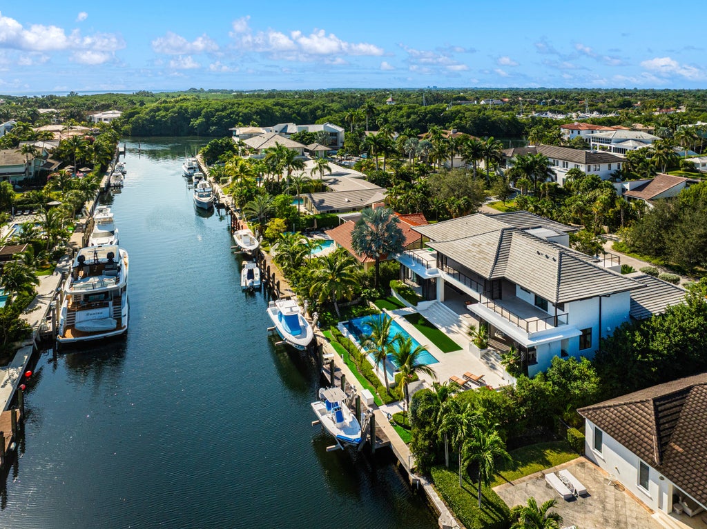 6853 Sunrise Ct, Coral Gables