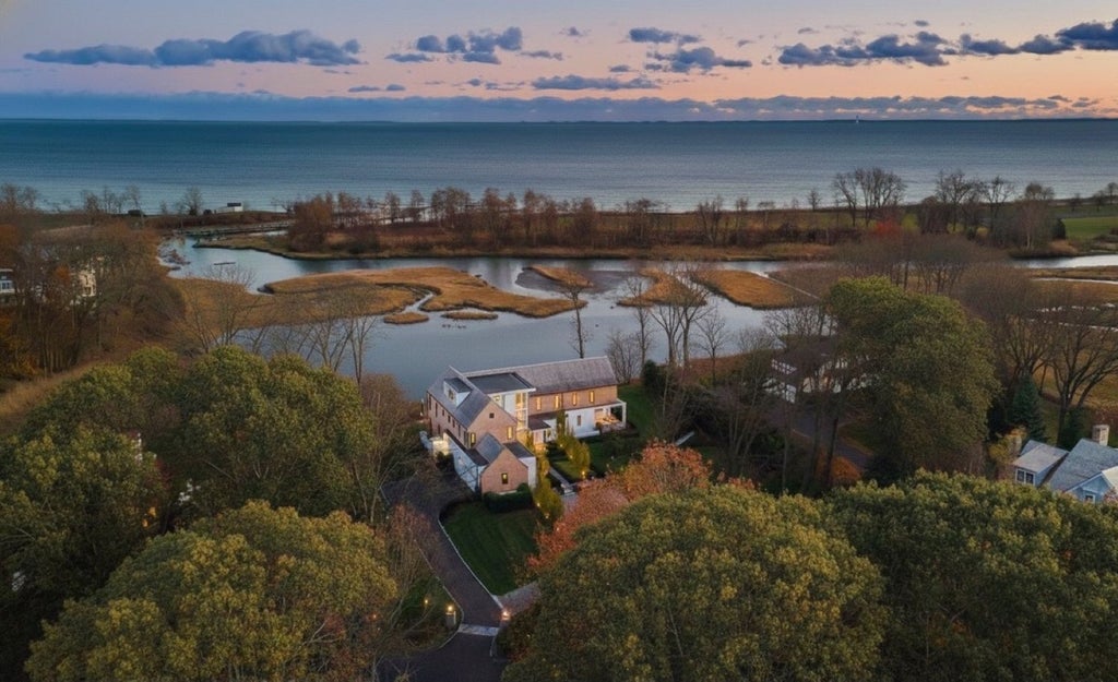 19 Beachside Common, Westport