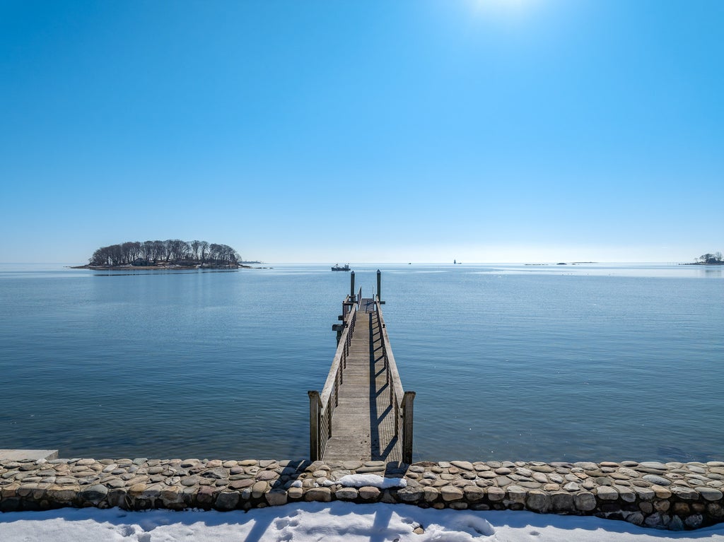 10 Shorehaven Rd, Norwalk