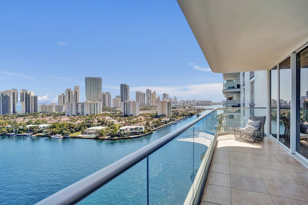 19707 Turnberry Way, Unit 18j, Aventura