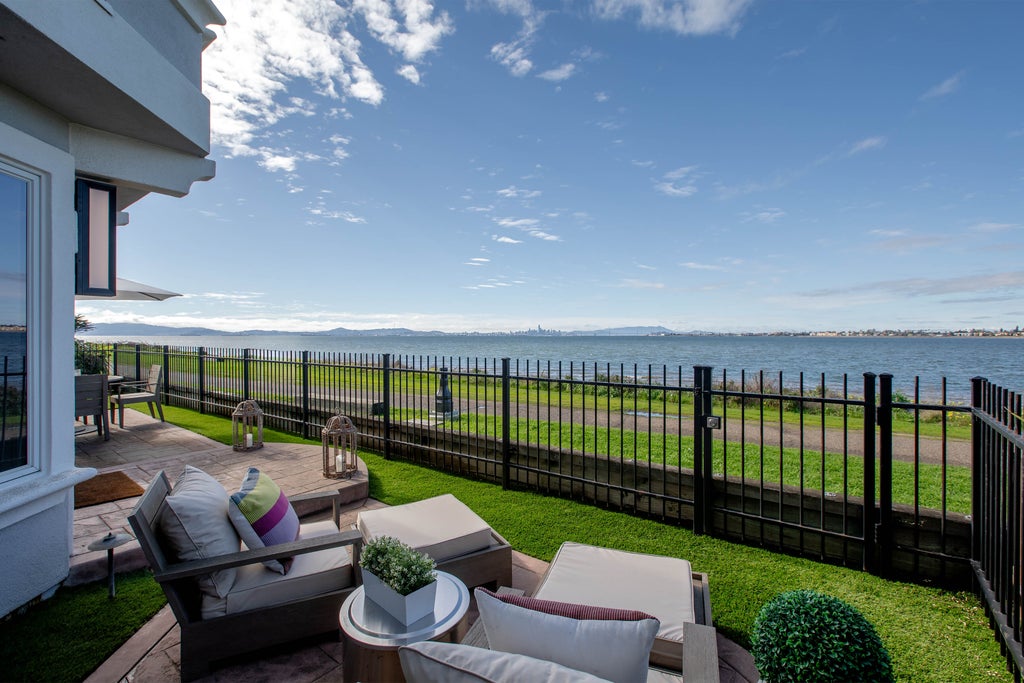 16 Killarney Pl, Alameda