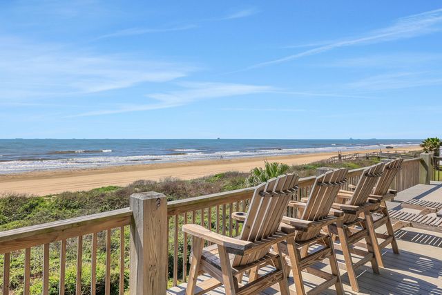 2396 Sand Drift Ln, Crystal Beach