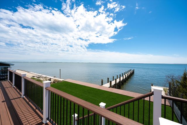 22 Laura Lee Dr, Center Moriches