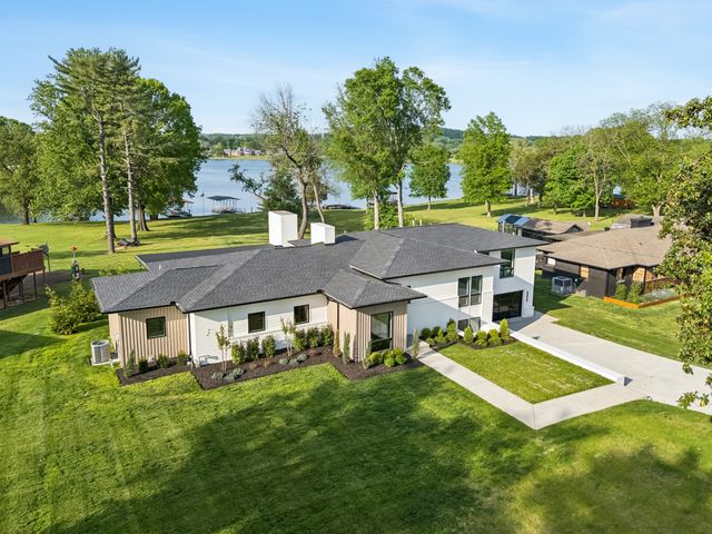 103 Walnut Dr, Hendersonville