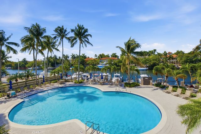 90 Edgewater Dr, Unit 225, Coral Gables