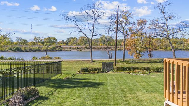 642 Wellington Ave, Elgin
